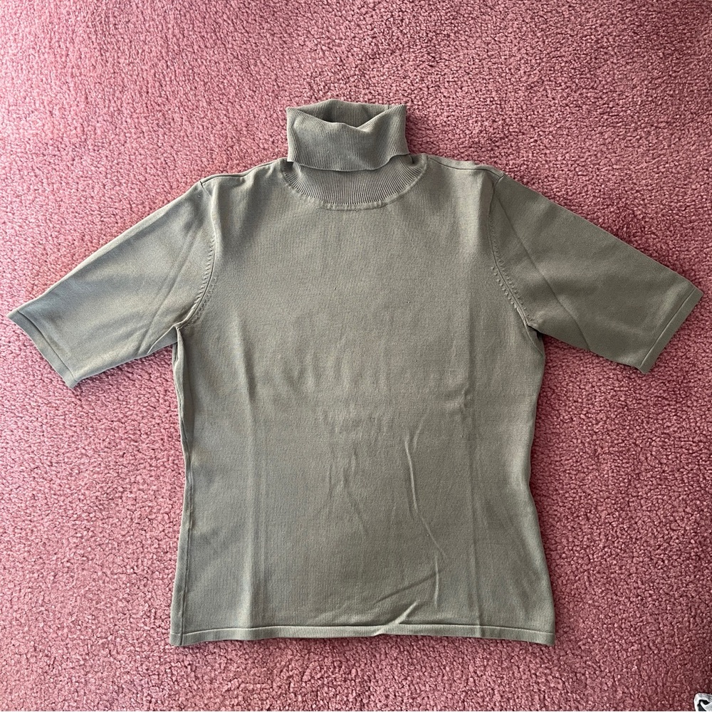 Light green short sleeve turtleneck